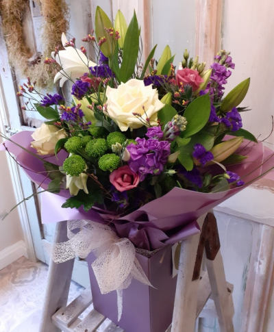 Luxury Seasonal Bouquet - Luxury water bouquet in pink, lilac and cream shades.